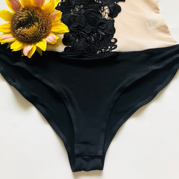 Sheer-Nude/ Black V Floral Lace Print Body Suit - Picture 4 of 8